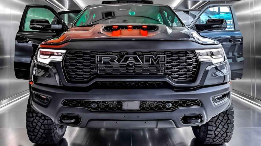 RAM 1500 RHO Crew Cab 4x4 2026: Forged Blue, interior y exterior de lujo